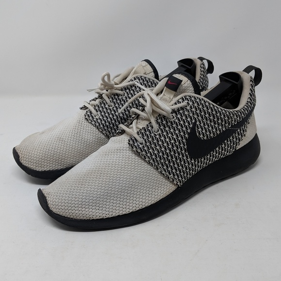 men's roshe run sneakers